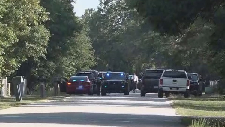 Hostages safe, man in custody, Sumter County deputies say