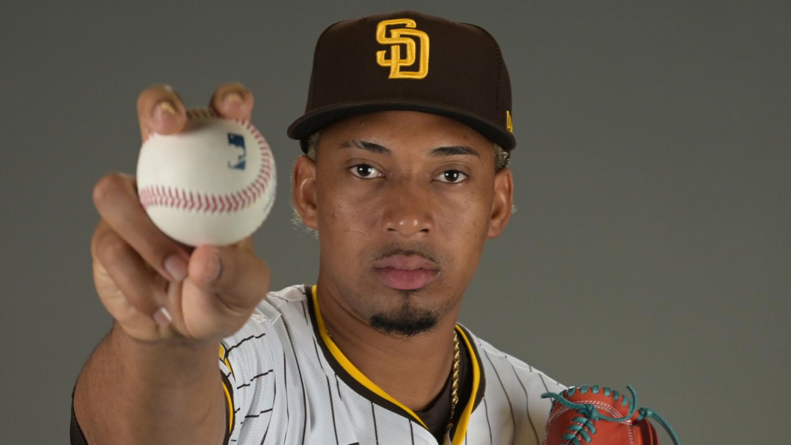 Yankees select Yovanny Cruz
