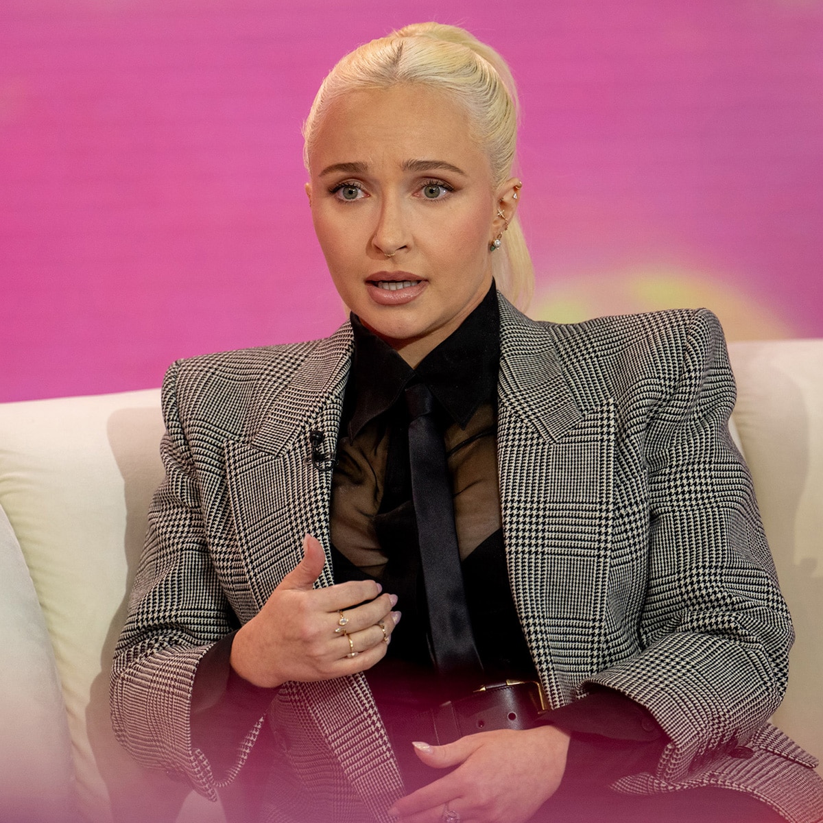 Hayden Panettiere details bleeding out, almost dying during childbirth