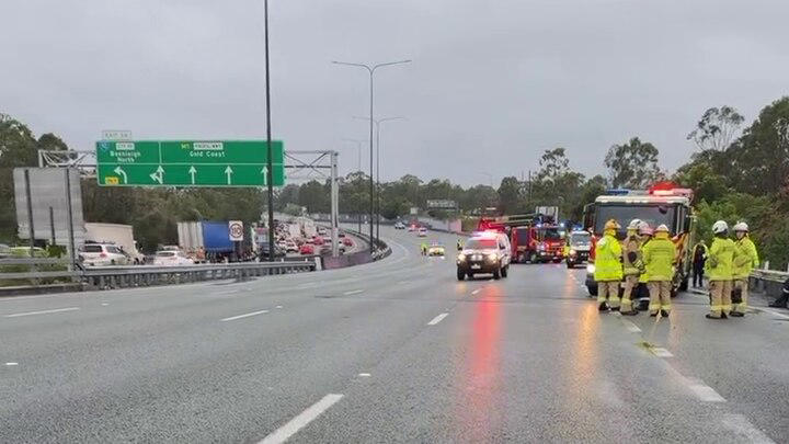 Any witnesses to a multi-car crash on the Pacific Motorway are urged to contact police. (Supplied: Aussie Towing)