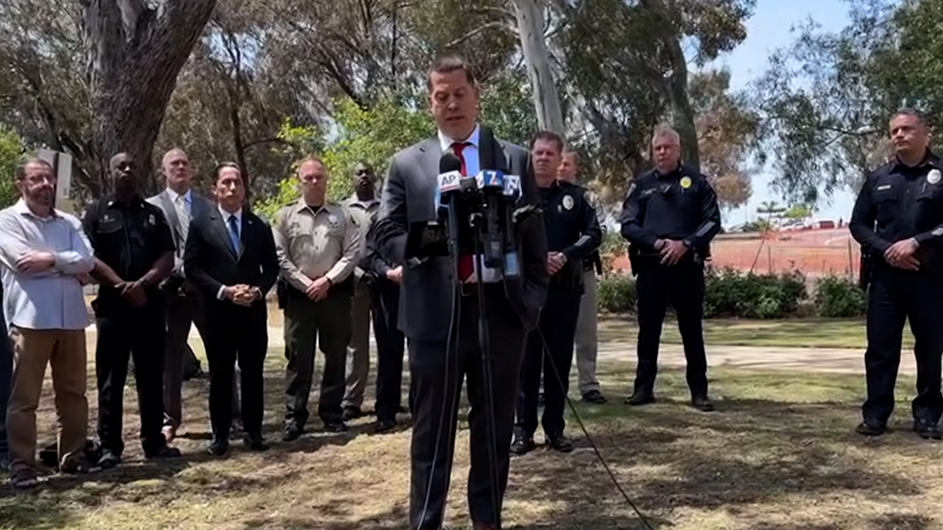 FBI says 2 teen suspects are dead after Islamic center attack