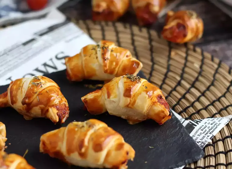 Mini pizza croissant ham & cheese - video recipe!