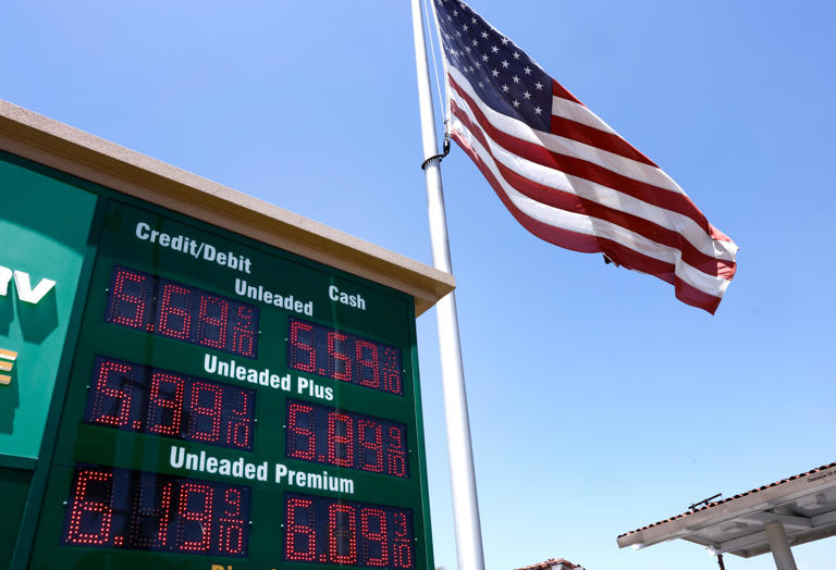 How are Illinois gas prices ahead of Memorial Day weekend? A 2025 ...
