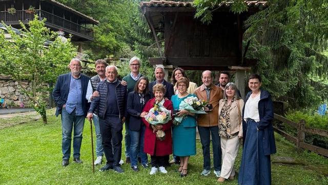 Sobrescobio homenajeó a sus mayores en la fiesta de la primavera