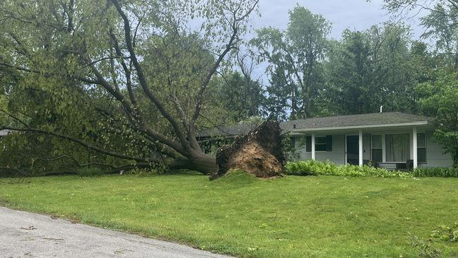 Strong storms leave thousands without power in Michiana