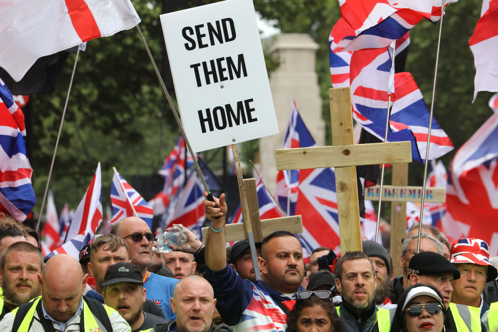 Far-right protest in London: The reasons behind the massive march