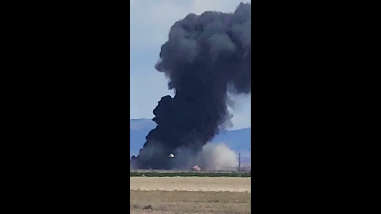 Navy fighter jets collide in front of horrified spectators