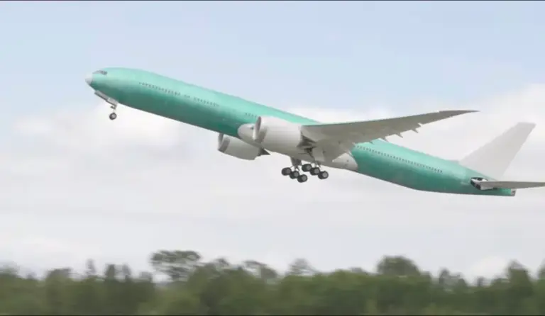 Lufthansa's first Boeing 777-9 takes to the sky for the first time ever ...
