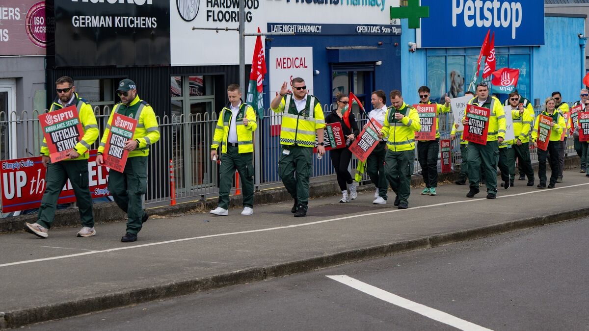 Unions 'hopeful' of breakthrough in paramedic pay dispute as talks to ...