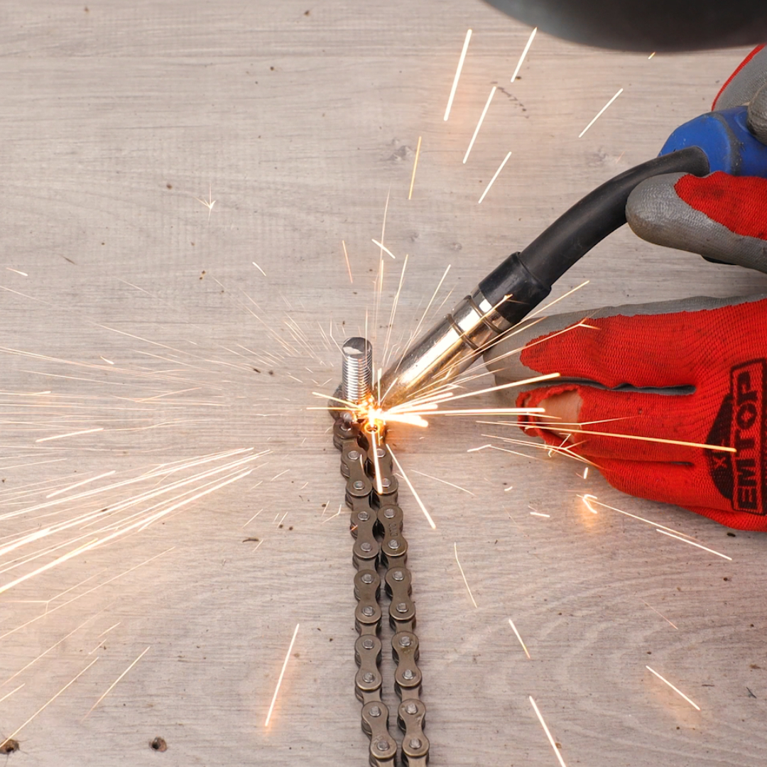 Smart way to use chains in your workshop 🧰⛓️