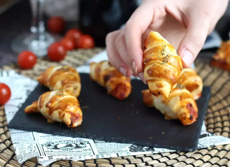 Mini pizza croissant ham & cheese - video recipe!