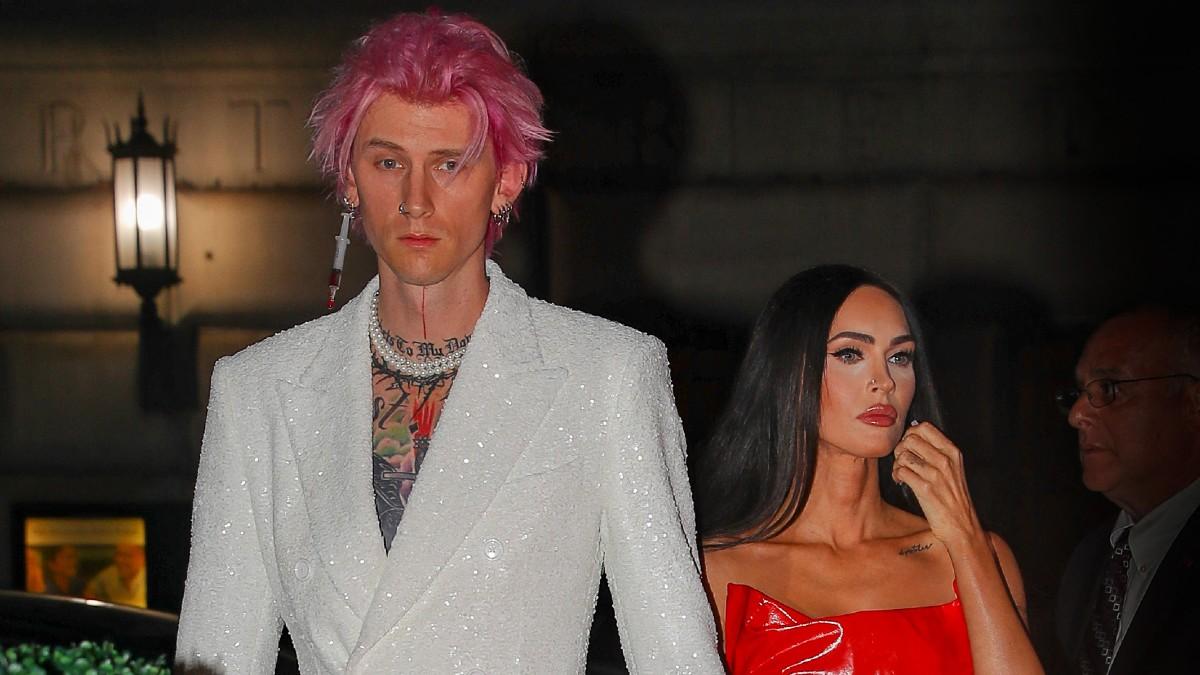 Machine Gun Kelly subtly shouts out ex Megan Fox as he sings 'Twin ...