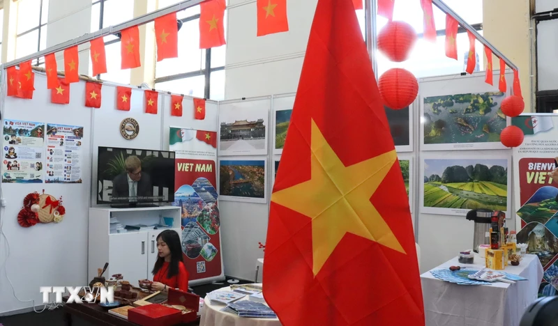 Điểm đến Việt Nam níu chân khách quốc tế tại Hội chợ du lịch Algeria