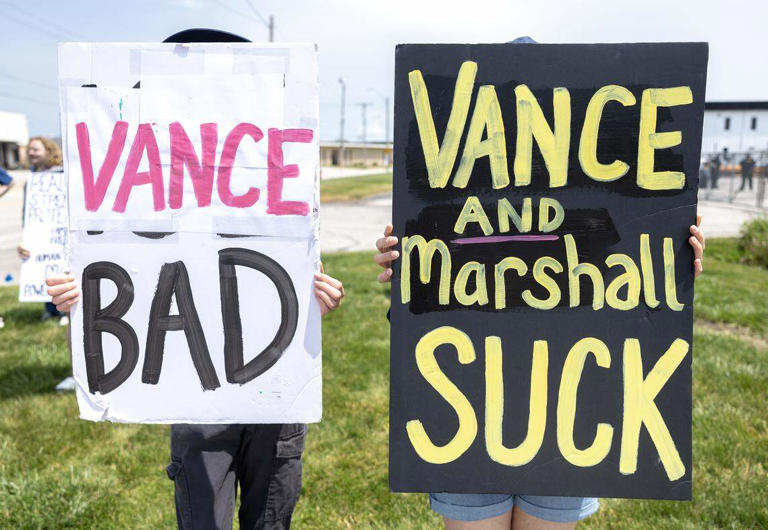 Protesters lament Trump administration during Vance visit to Kansas City