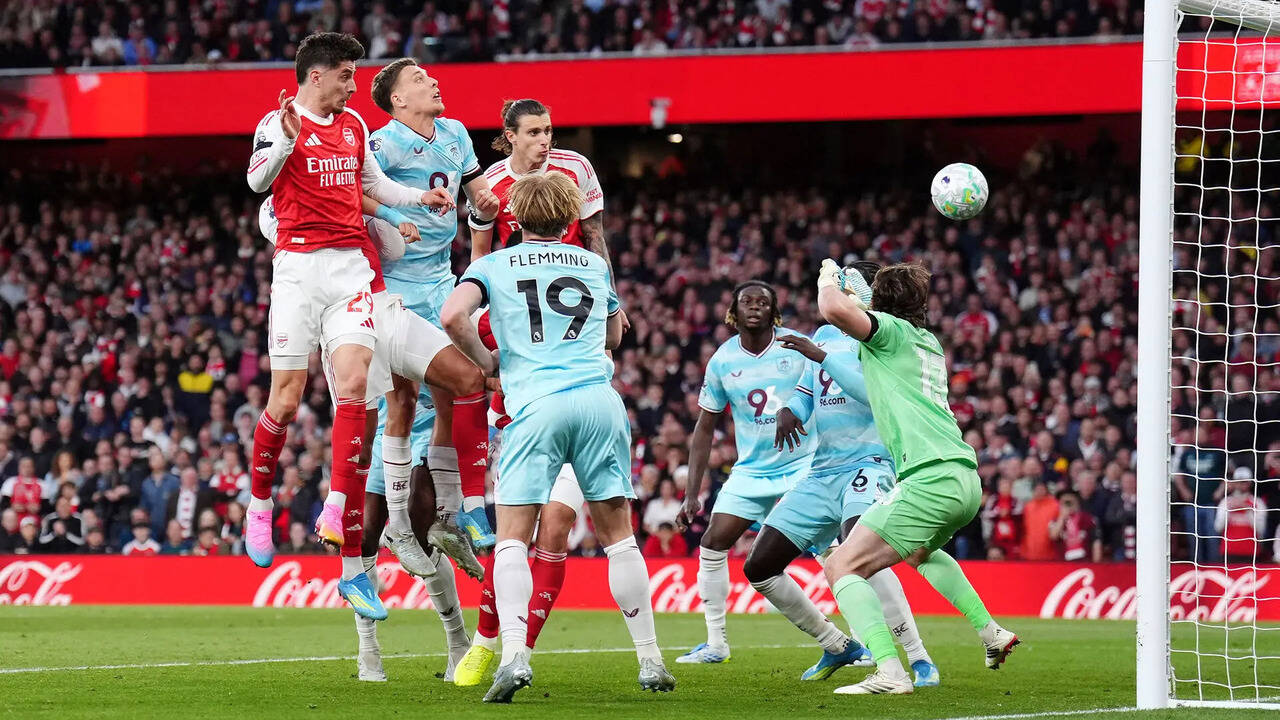 Arsenal moves closer to Premier League title with victory over Burnley
