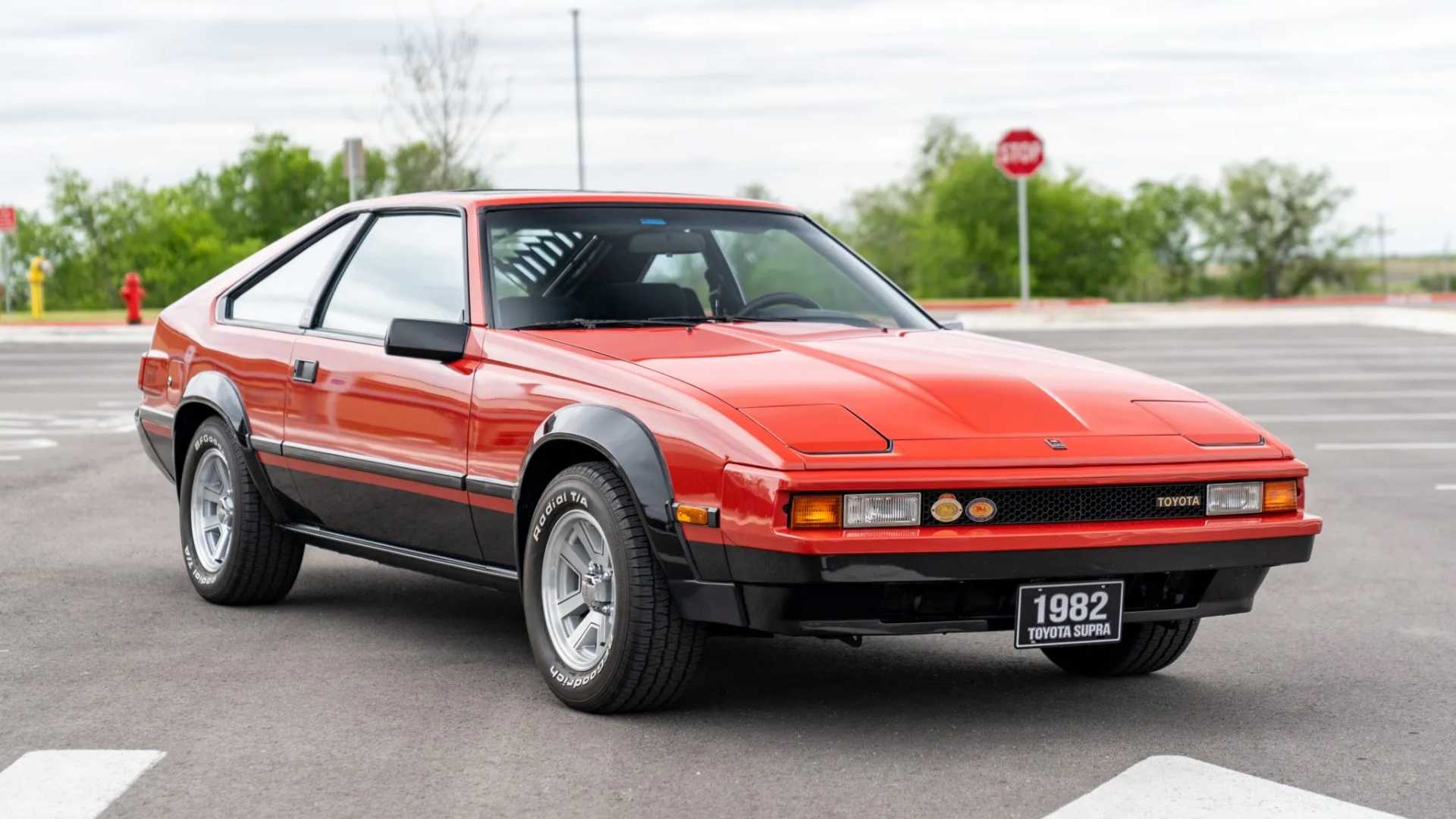 Toyota Celica Supra 2nd Gen A60 (1982–1986) Front Three Quarter 4