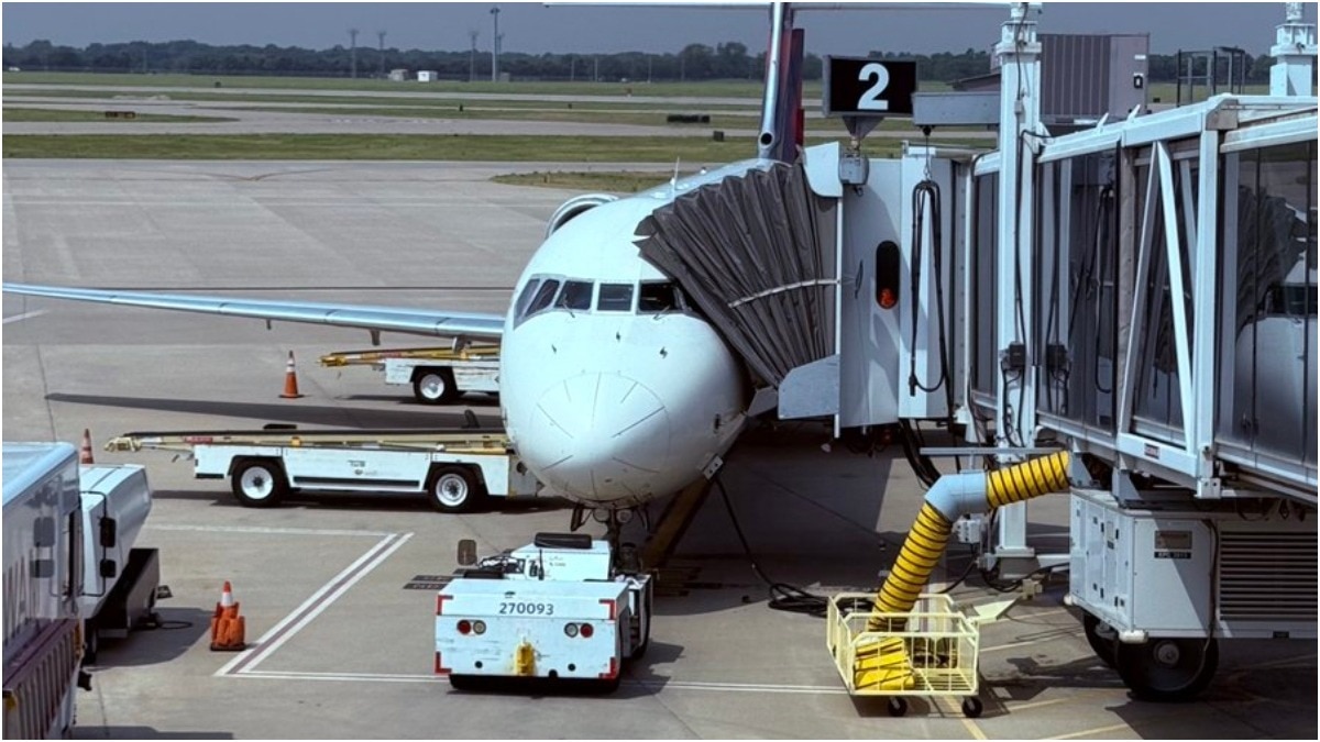 US pilot who delayed flight over safety concerns earns internet's respect