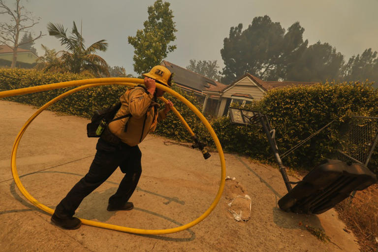 Evacuations ordered as fast-moving Sandy Fire threatens Simi Valley homes