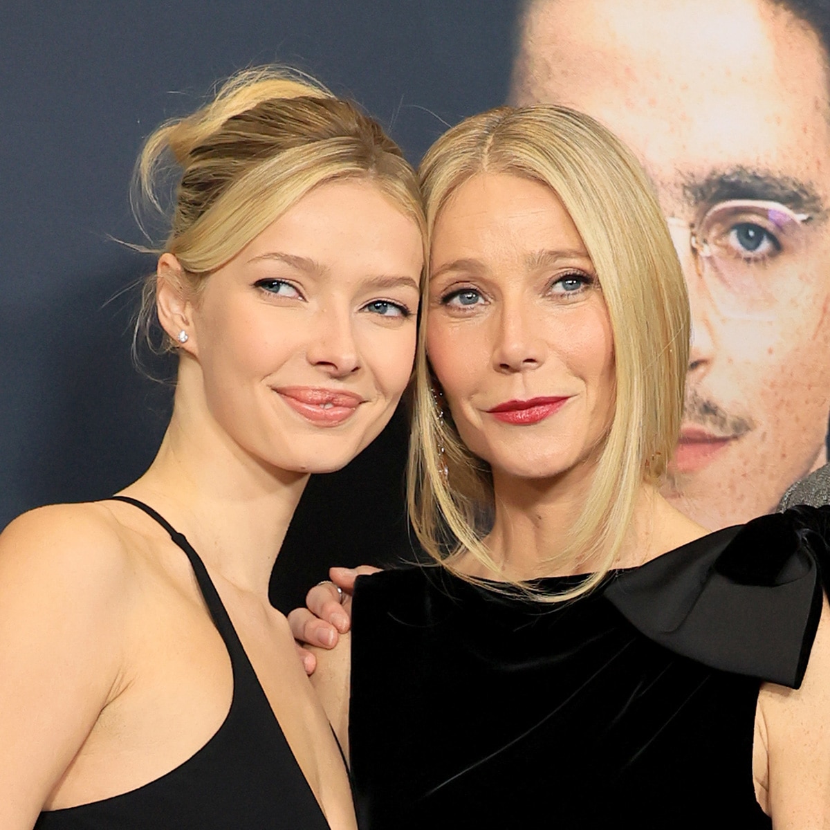 Gwyneth Paltrow, Chris Martin's daughter Apple makes runway debut