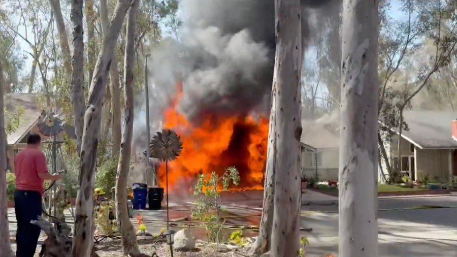 Fire erupts in garage of Orange County home