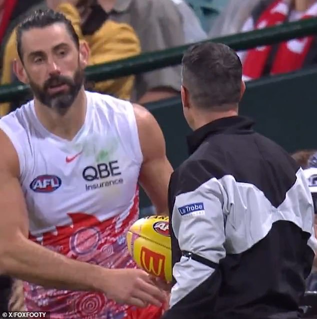 AFL teams have had enough of Collingwood coach's sideline behaviour