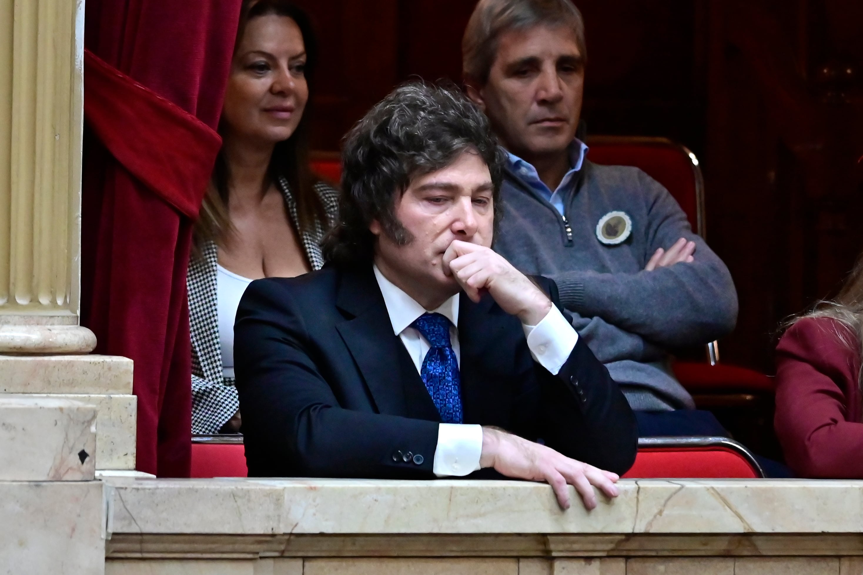 Milei sufre por los conflictos internos en su gobierno y la distancia ...