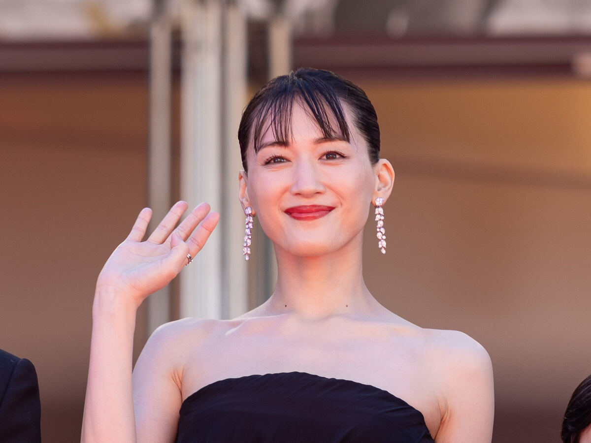 「41歳には見えない」「美しすぎる」綾瀬はるかの近影が話題に
