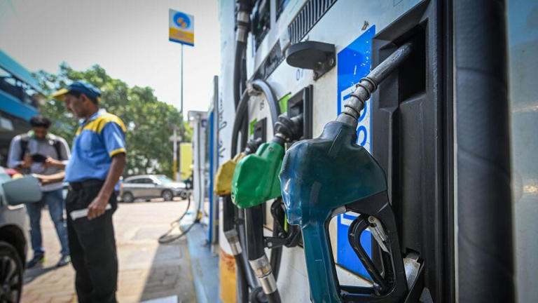 Delhi-NCR taxi, auto drivers call 3-day strike over rising CNG, petrol ...