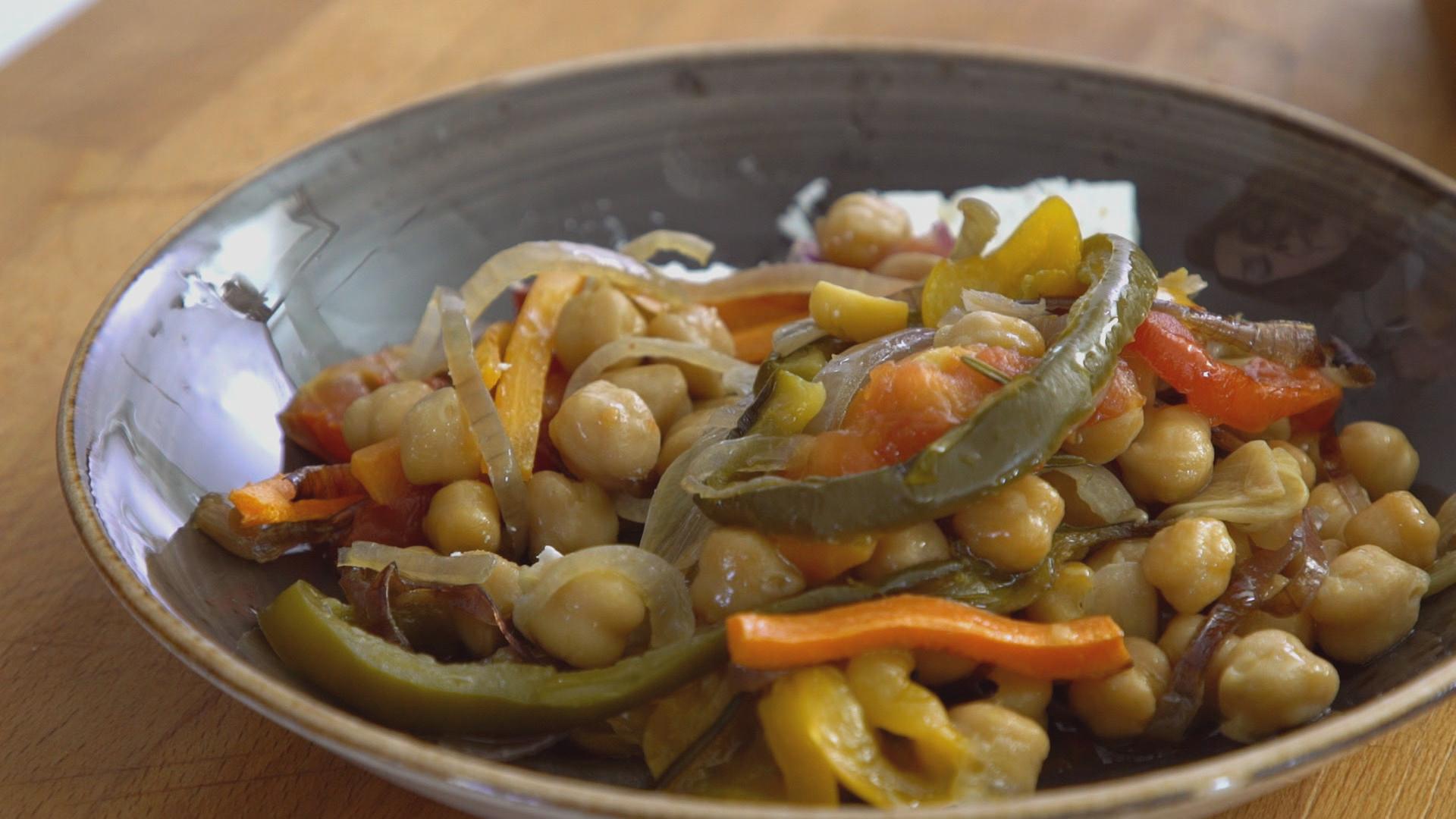 Chickpeas baked with veggies and honey