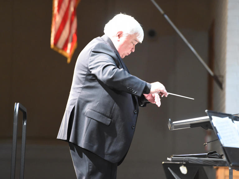 Longtime Fort Defiance band director, principal to retire
