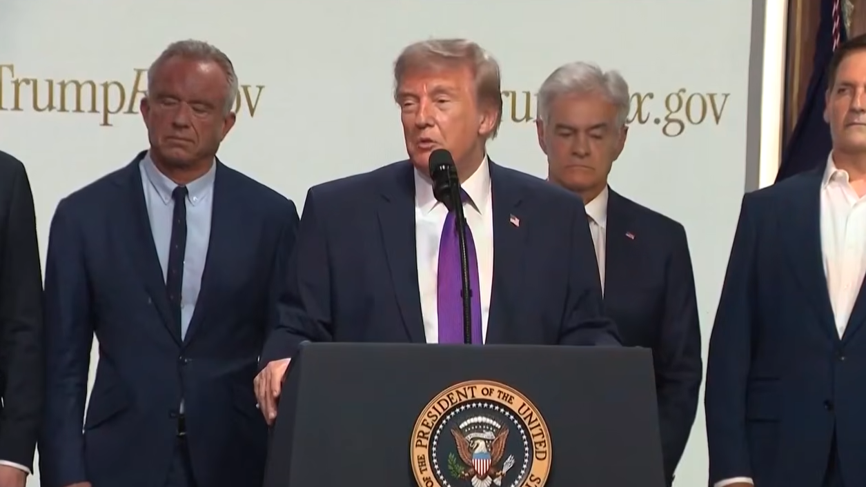 Trump freezes mid-rant before abruptly ending event