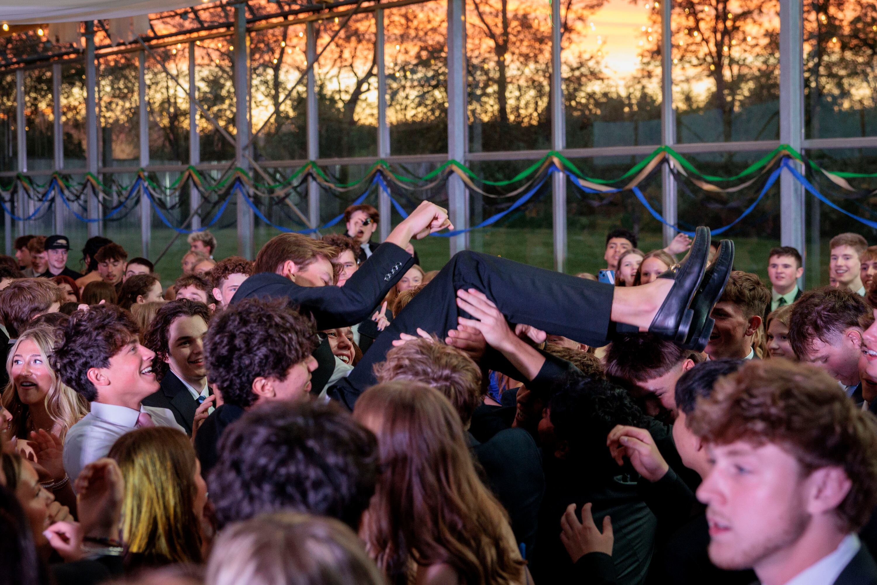 Our favorite photos from Saline’s 2026 prom at Robin Hills Farm