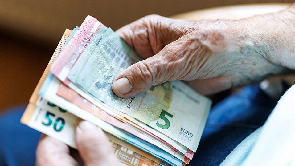 Government-backed savings schemes beat bank FDs with 8.2% returns