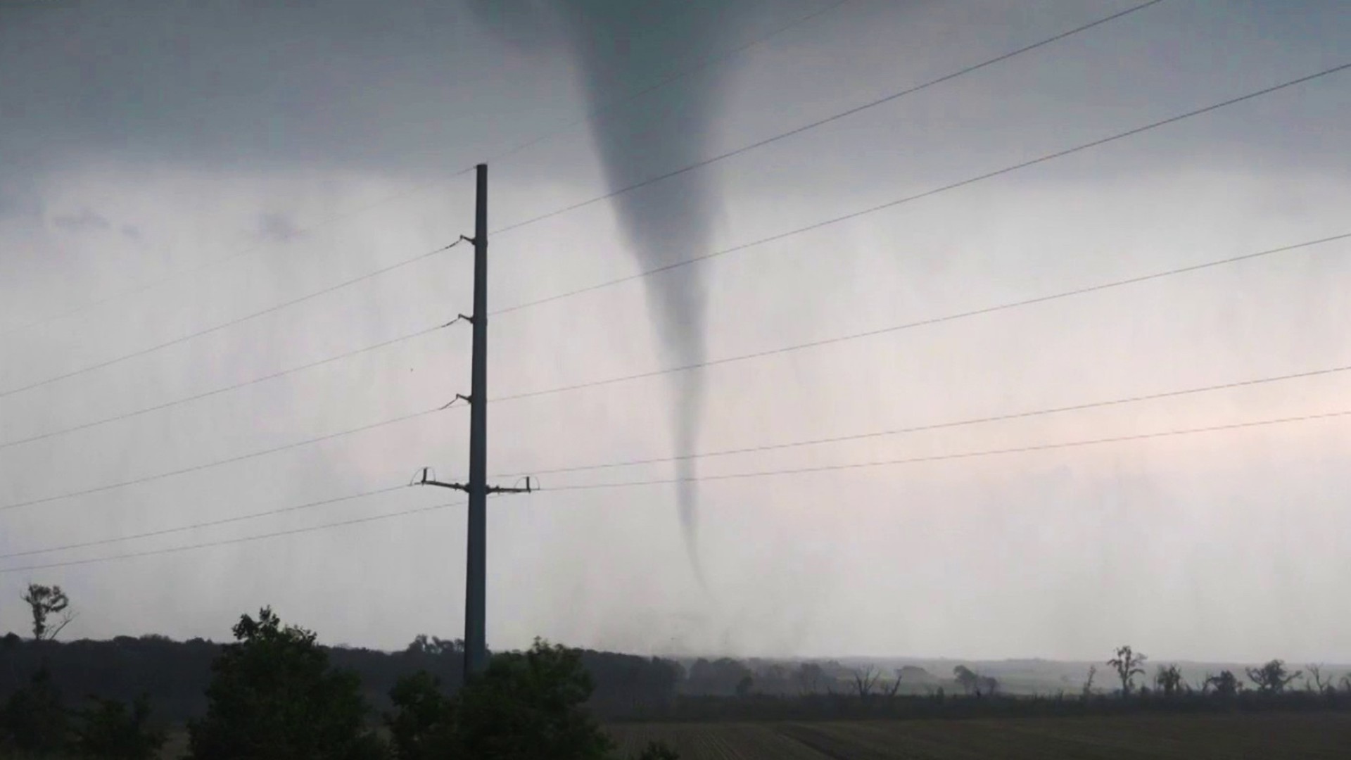 New round of storms sweep through Midwest as heat grips East