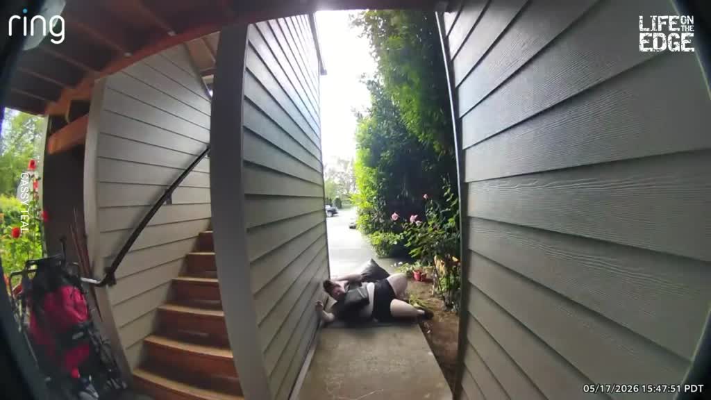 Hilarious fail caught on Ring camera