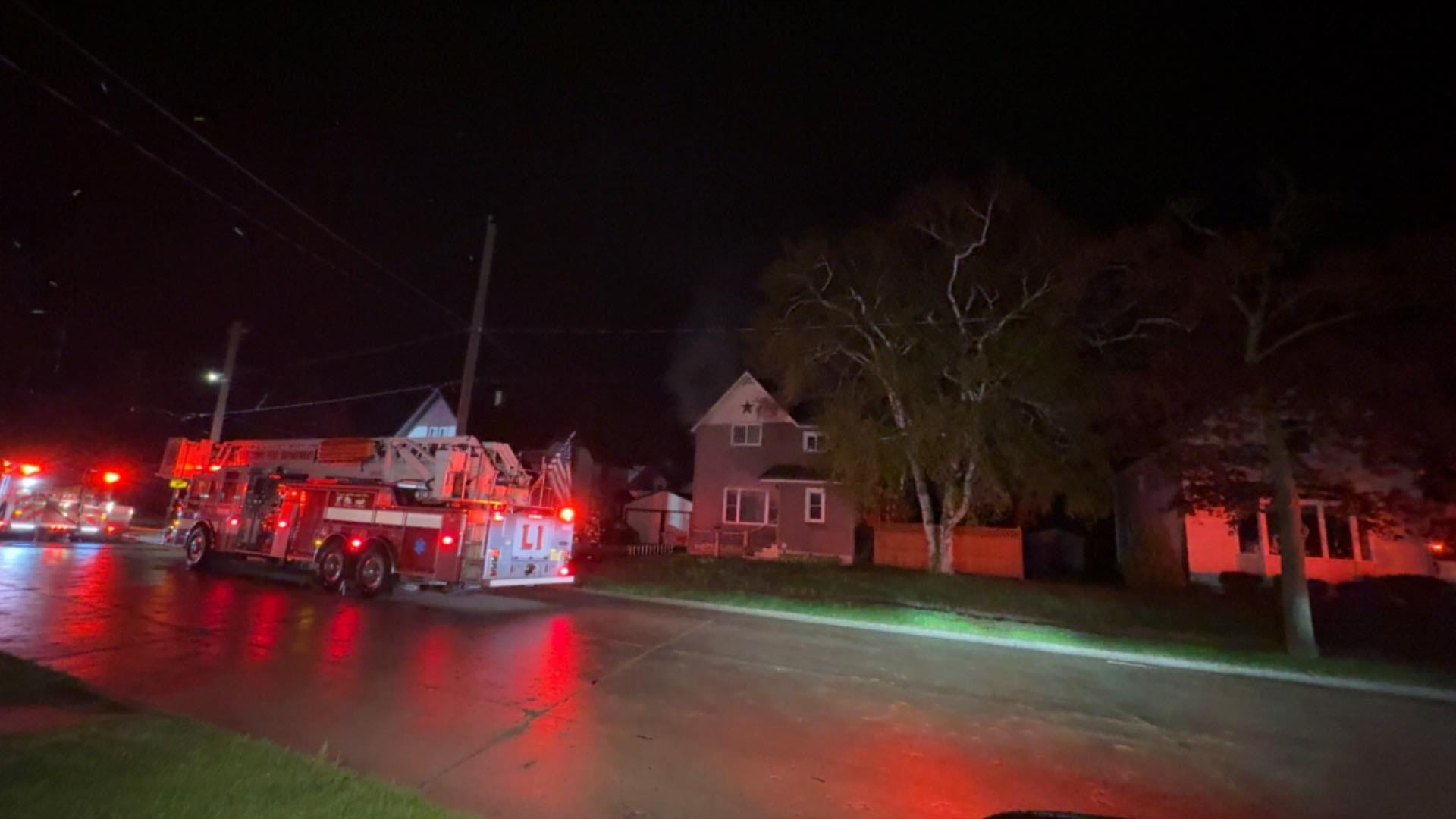 Manitowoc crews contain North Fifth Street basement fire