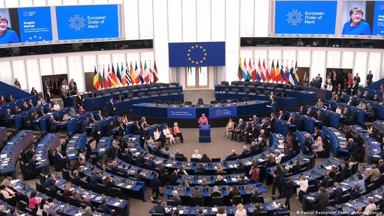Merkel aprovechó su discurso para instar a la UE a cumplir con las promesas de 