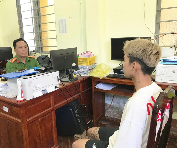 Bắt thiếu niên 16 tuổi vào nhà đánh gục cụ bà, cướp tài sản