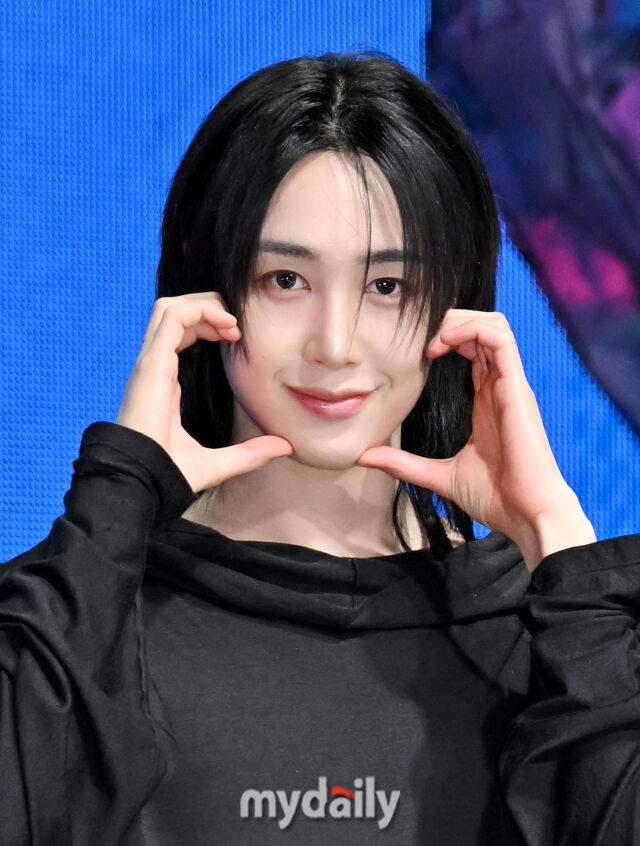 [MD포토] 싸이커스 헌터, '태국왕자의 설레는 볼하트'