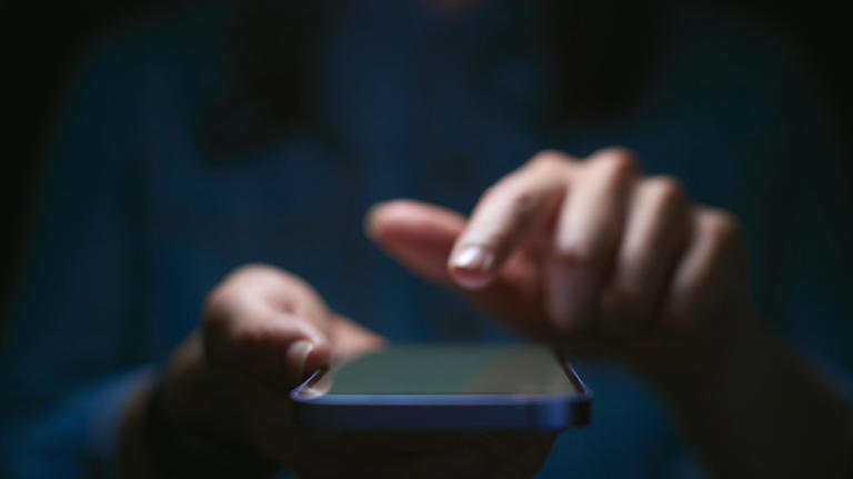 3 disadvantages of privacy screen protectors you need to know about