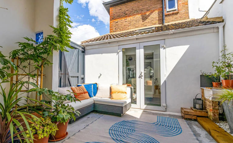 Through the keyhole of this immaculate Southsea home which comes with ...