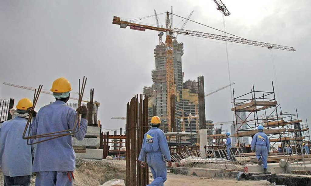 UAE sửa quy định về thời điểm trả lương cho người lao động