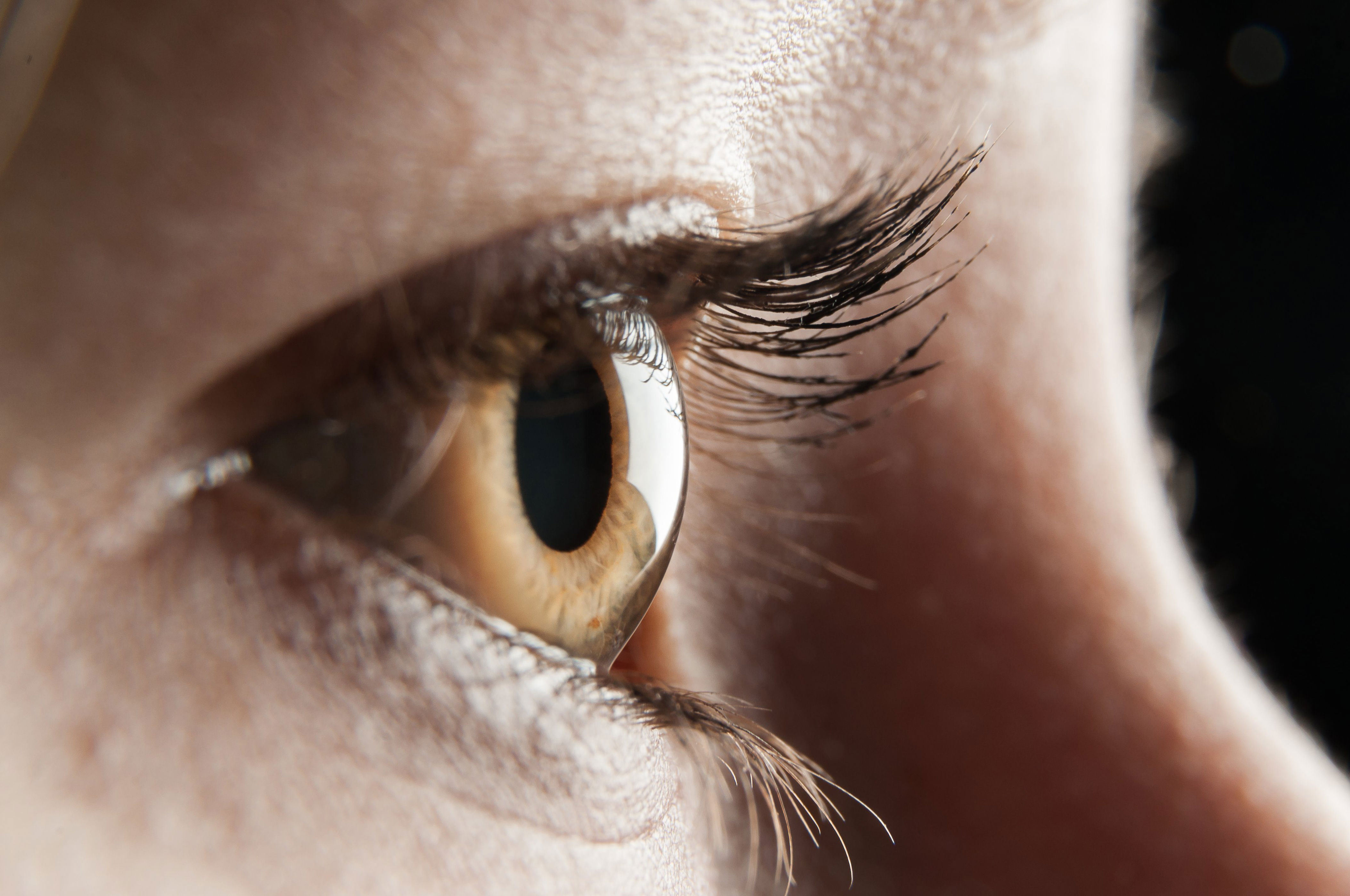 12 signs you need to visit an eye doctor