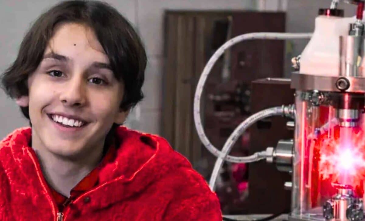 A 12-Year-Old's Fusion Machine Detects Real Neutrons in His Spare Room