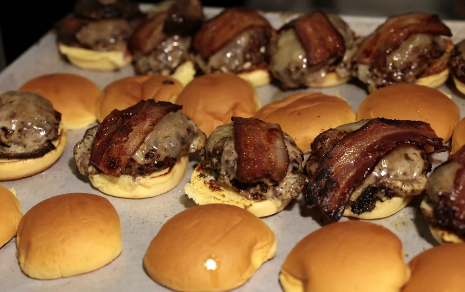 Butter-basting burgers paired with proven bacon cooking methods