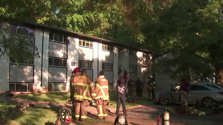 Fast-moving apartment fire displaces 25 in DeKalb