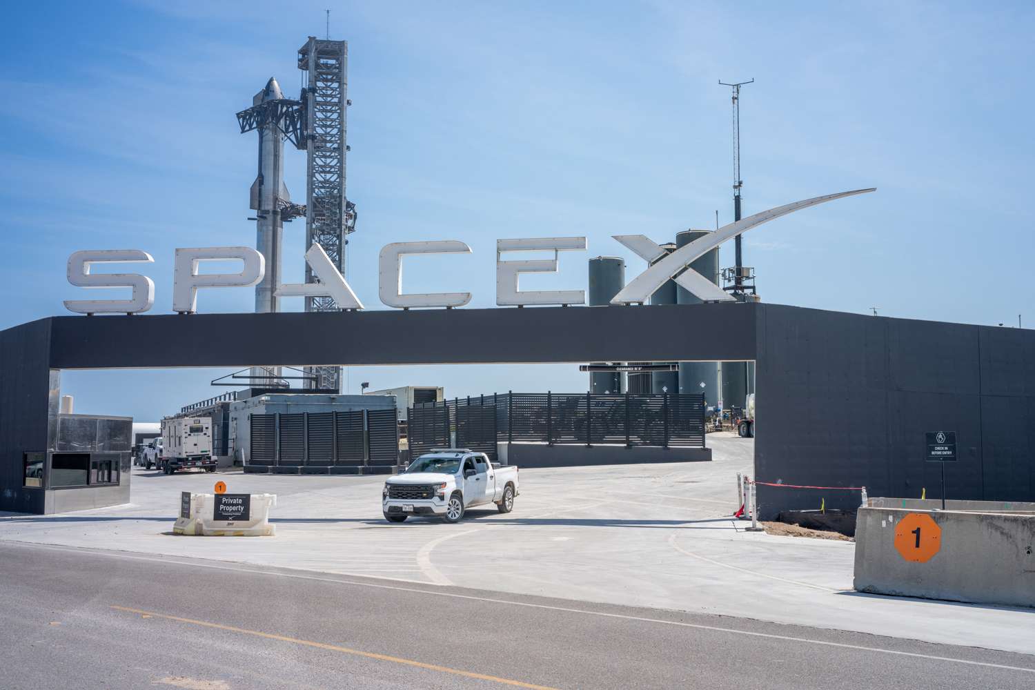 Contractor dies after a fall at SpaceX’s Starbase facility while ...