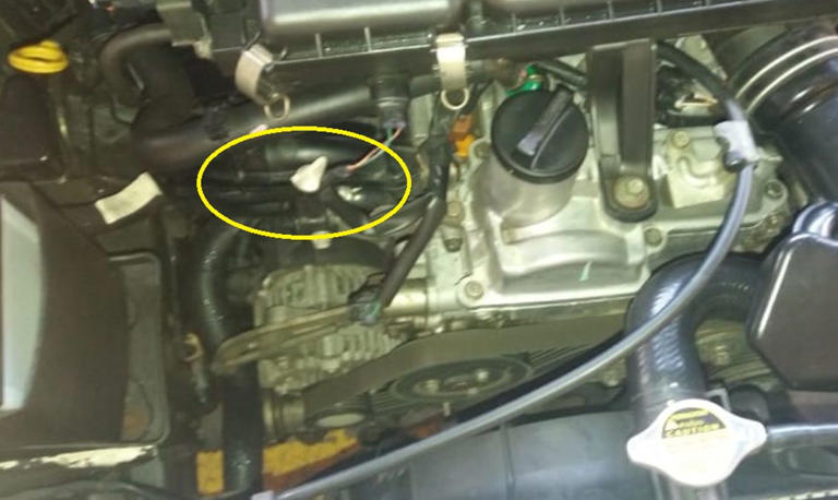 Pemilik mobil wajib tahu, begini cara keluarkan angin di radiator mobil