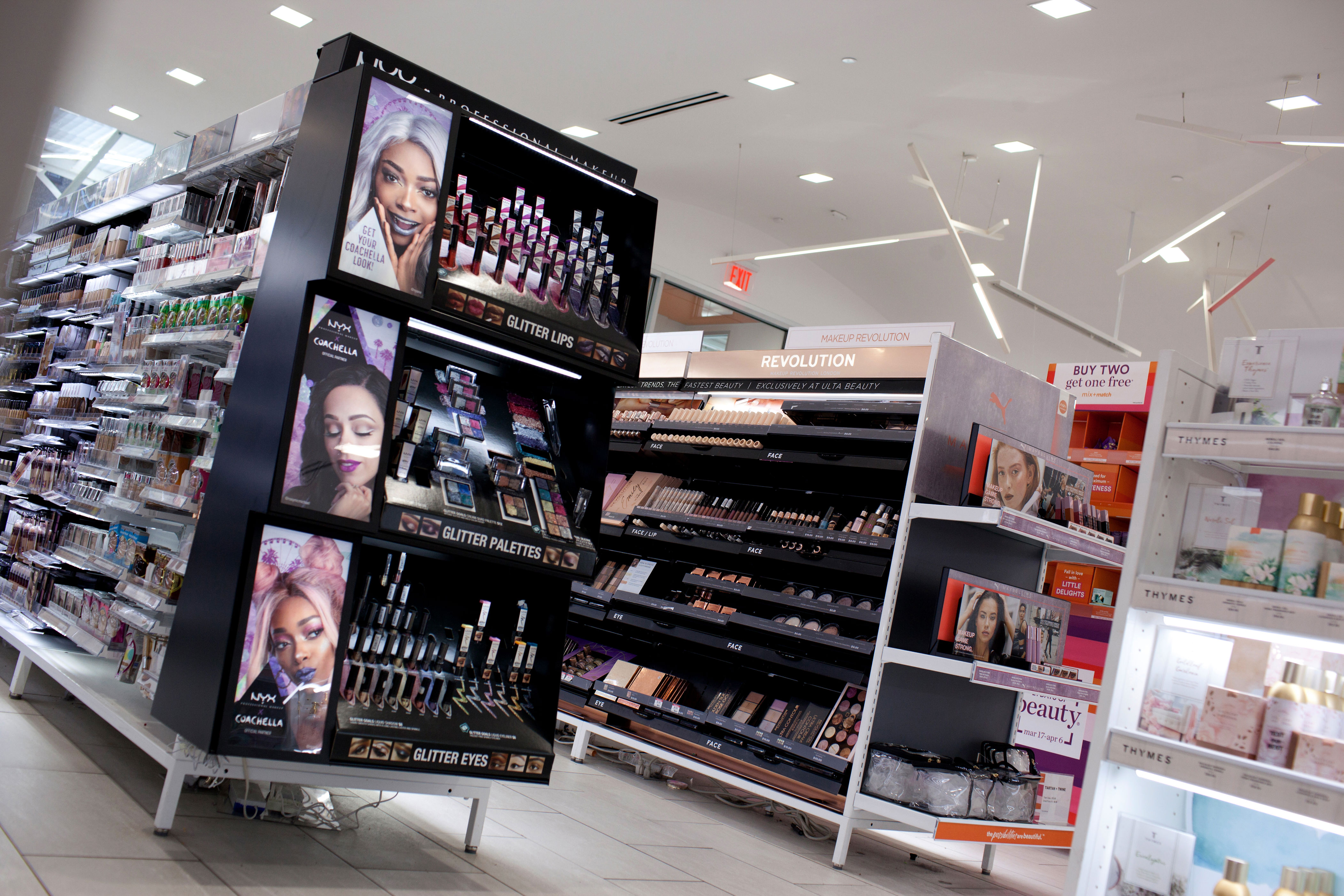 Consumers still spending, but more precise about where and what they're buying: report