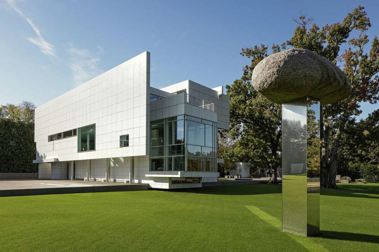 Rachofsky House cuts millions off of listing price after seeking to ...